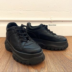 BLACK CHUNKY SNEAKERS